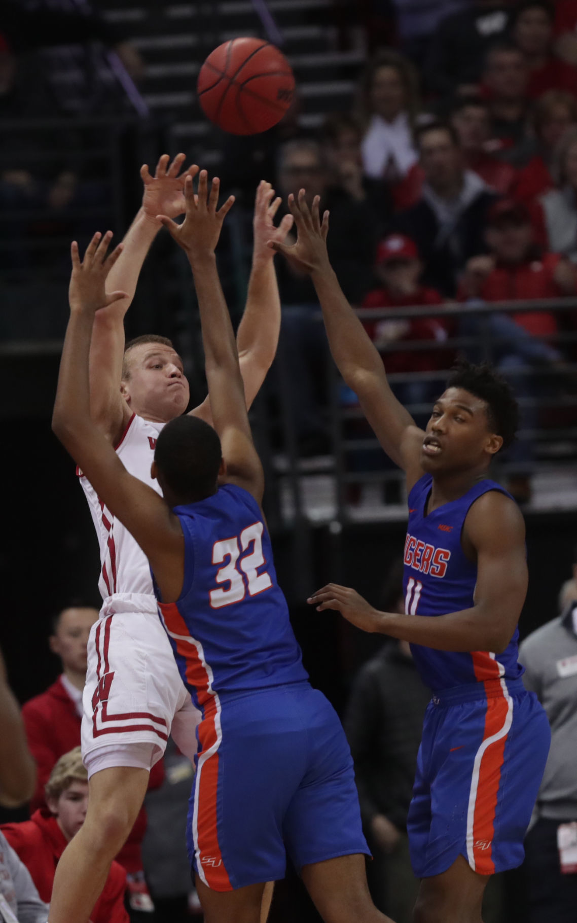 Badgers 101, Tigers 60